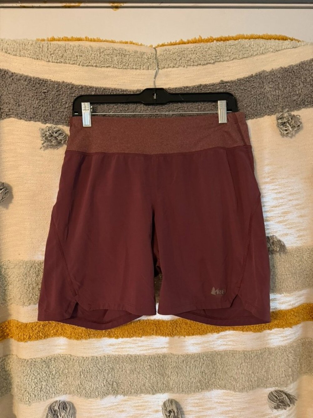 REI Co-Op Women’s Swiftland Running Shorts Maroon Burgundy Tech Liner Size XS